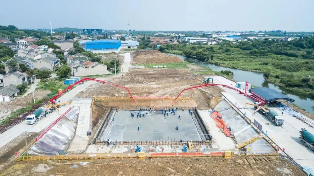 2018年7月31日，太湖隧道首節底板混凝土成功澆筑，為下階段太湖隧道主體結構施工創造了有利條件。