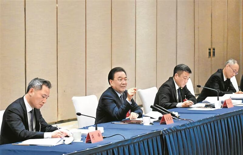 信長星參加無錫代表團審議